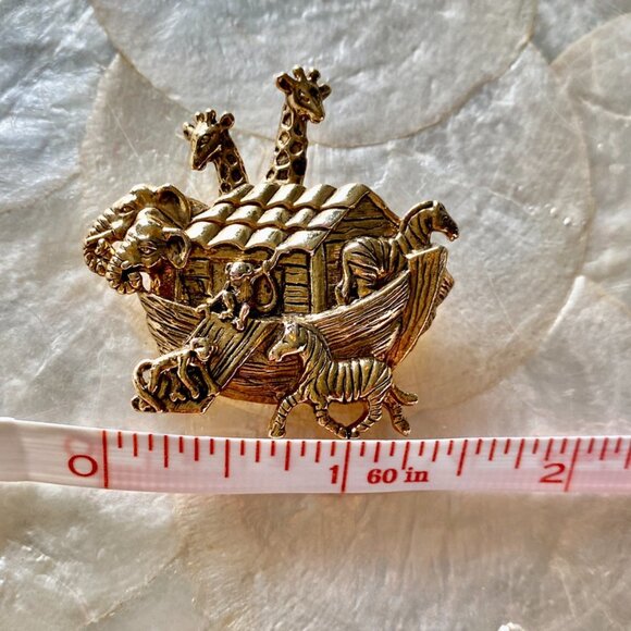 3 For $25 Gold Tone  Vintage Noah's Ark Pin Brooch - Picture 3 of 3